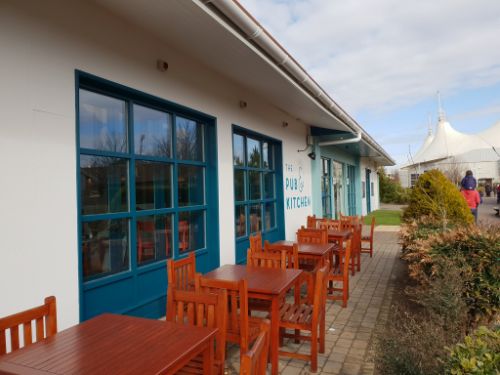 butlins-front-room-jpg
